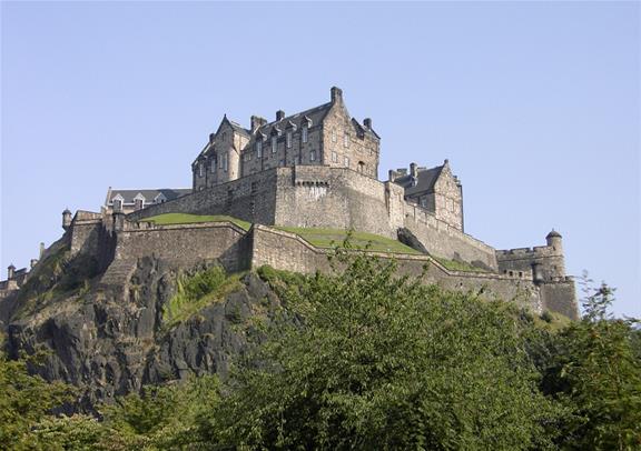 EDINBURGH FROM LONDON TRAIN TOUR